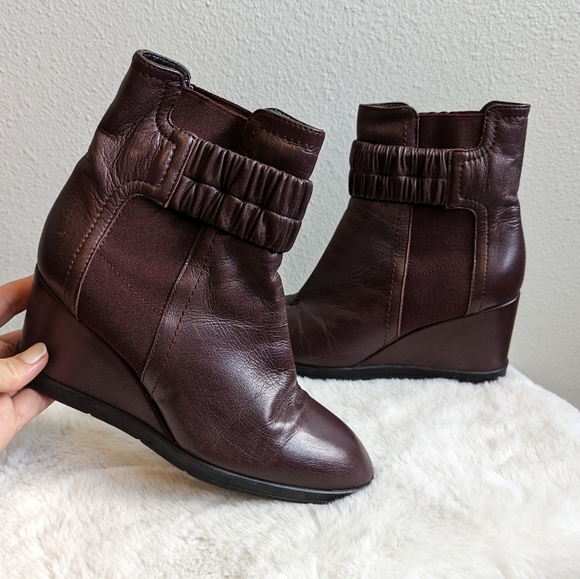 Aquatalia Plum Leather Ankle Booties Boots - Picture 2 of 9